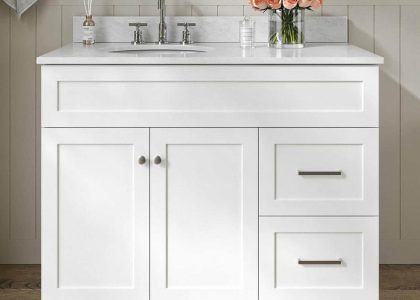 Hamlet 42 in. Single Sink Freestanding Bathroom Vanity in White with 0.75″ Carrara White Marble Top